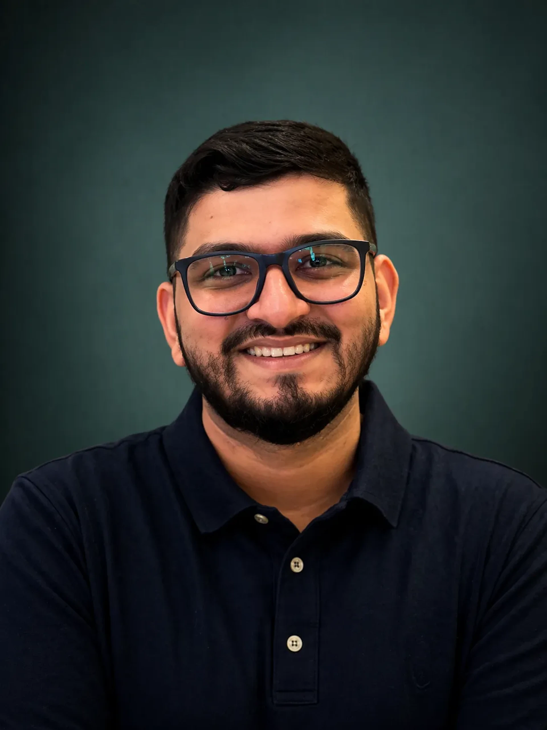 Headshot of Hussain Yunus, Co-founder at SynergyBoat.